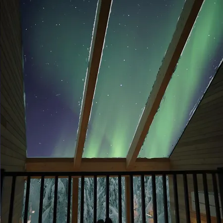 Auroras Poro Nyaraló